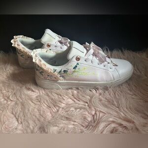 Ted Baker Astrina2 pink floral ruffle leather sneakers size 8.5